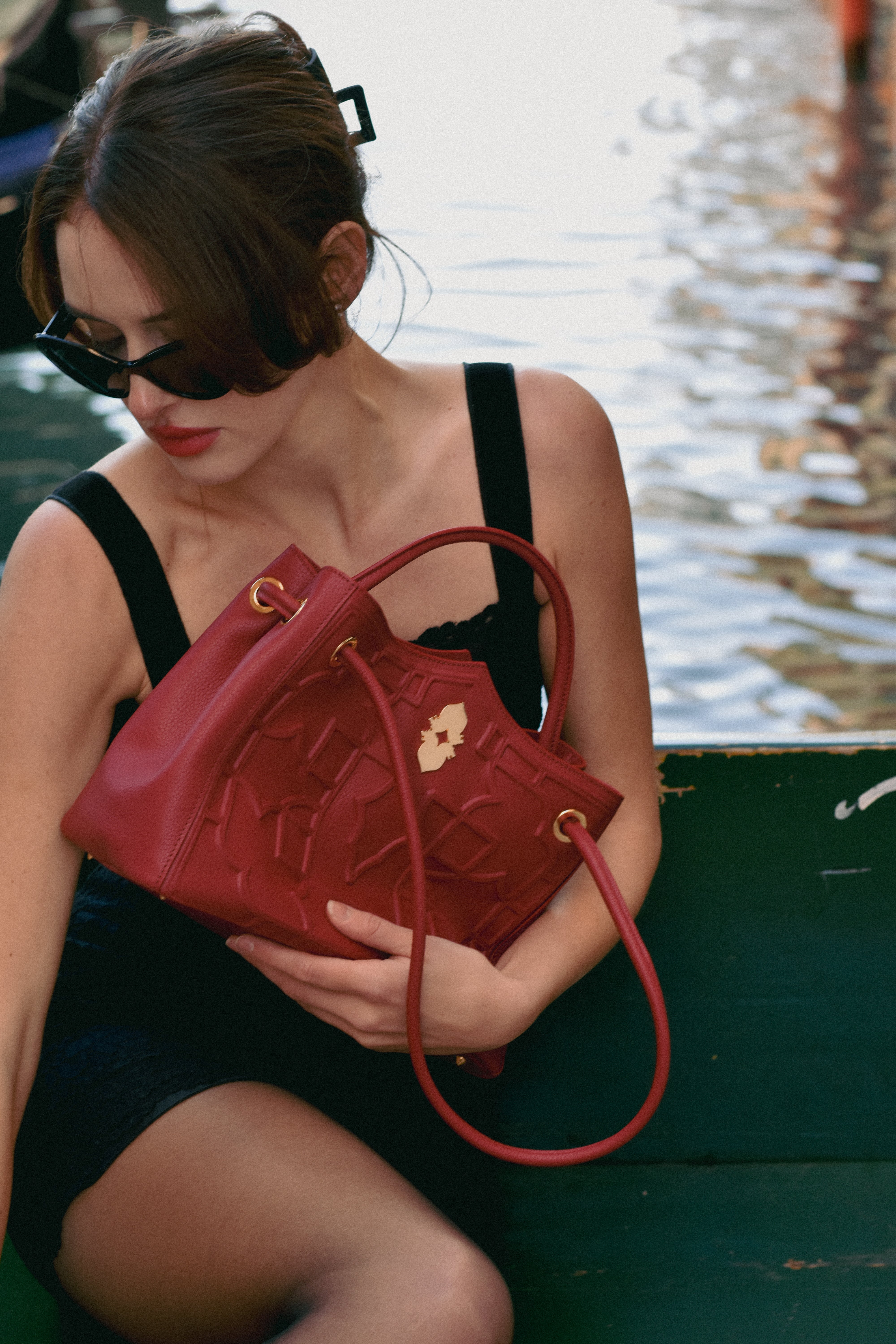 Model carrying Della Luna Belmond handbag in Venice